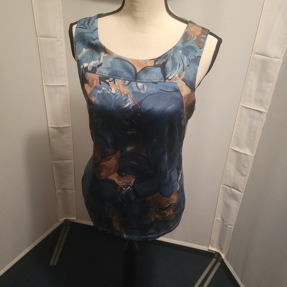 Ann Taylor, sleeveless blouse, in brown, blue, black print, M